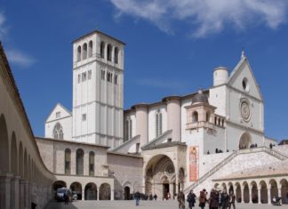 Misure di sicurezza nell'area della Basilica di Assisi