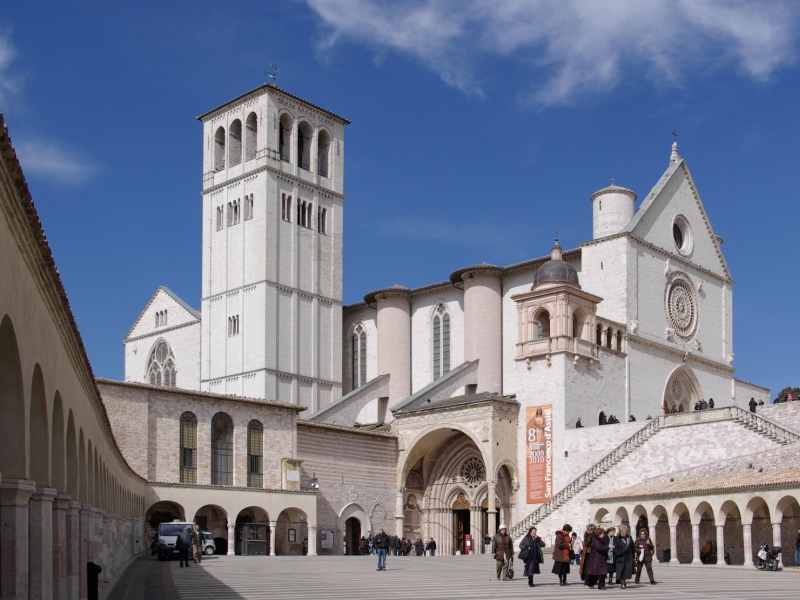 Misure di sicurezza nell'area della Basilica di Assisi