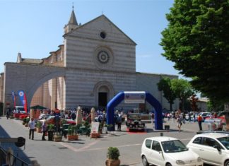 Assisi e l’Automobilismo d’Epoca: ‘‘La fiaccola votiva’’ in viaggio verso Ascoli Piceno