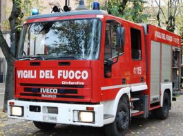 Vigili del Fuoco a lavoro per i danni causati dal vento