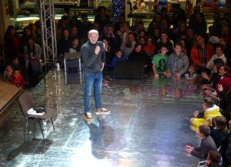 A Piazza Umbra pubblico in visibilio per Andrea Pucci di ‘Colorado’