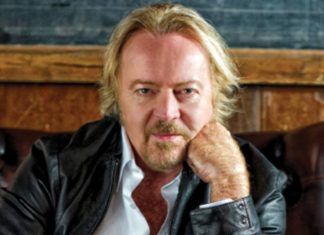 Umberto Tozzi al Quasar Village per la fiera del disco di Perugia