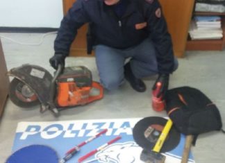 Recuperati degli arnesi da scasso nascosti