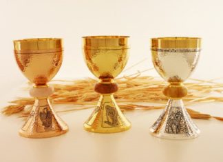 Denunciato per furto di una pisside contenete delle ostie