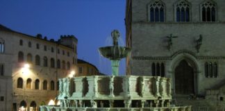 Perugia, prelevati dei campioni d'acqua dalla Fontana Maggiore