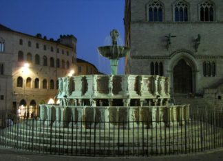 Perugia, prelevati dei campioni d'acqua dalla Fontana Maggiore