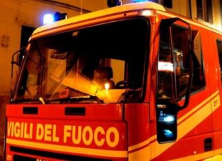 Fiamme in casa, salvato uno studente