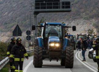 Castelluccio di Norcia: agricoltori al lavoro