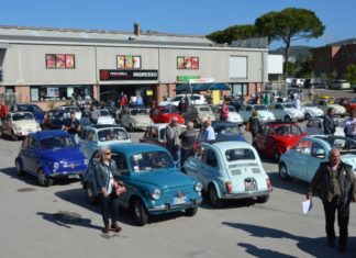 Magione: sui colli del Trasimeno un colorato corteo di Fiat 500