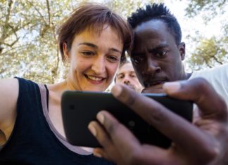 BOUGE-TOI! Live performance di video e danza