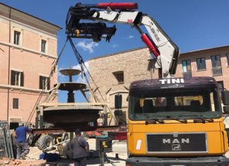 Spello: nuova vita per la fontana in Piazza della Repubblica