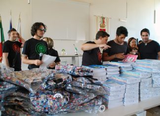 “My future doesn’t quake”: i 7Cervelli regalano materiale scolastico "My future doesn't quake": i 7Cervelli regalano materiale scolastico