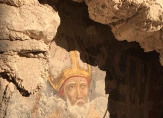 Sisma: riemerge un affresco dalla Basilica di Norcia