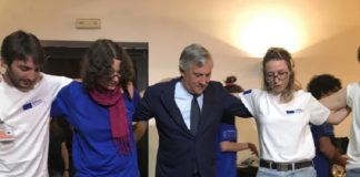 A Norcia Tajani balla con i giovani