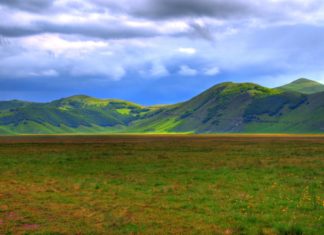 A Castelluccio luci e rimboschimento della Penisola Italia
