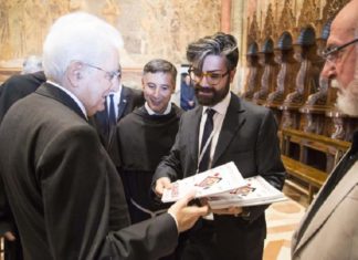 A Mattarella una copia della rivista San Francesco. E' stata consegnata in occasione della visita del Presidente alla Basilica di Assisi.