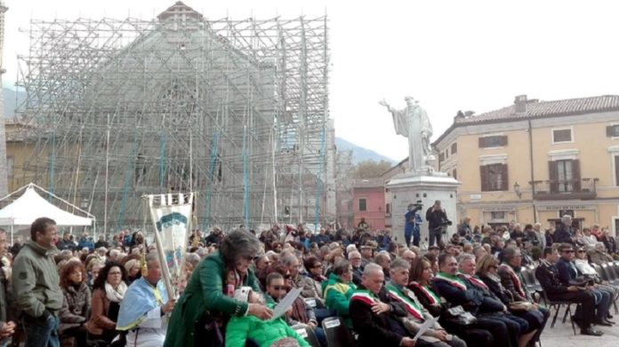 Norcia ricorda il sisma: messa in piazza