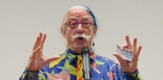 Patch Adams fa visita ai bambini dell'ospedale di Perugia