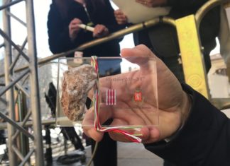 Alemanno regala pietre delle macerie di Norcia