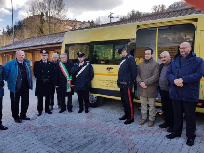 I Carabinieri donano uno scuolabus al Comune di Preci