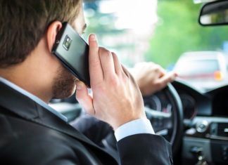 Sicurezza: chiesti più controlli per la guida col cellulare