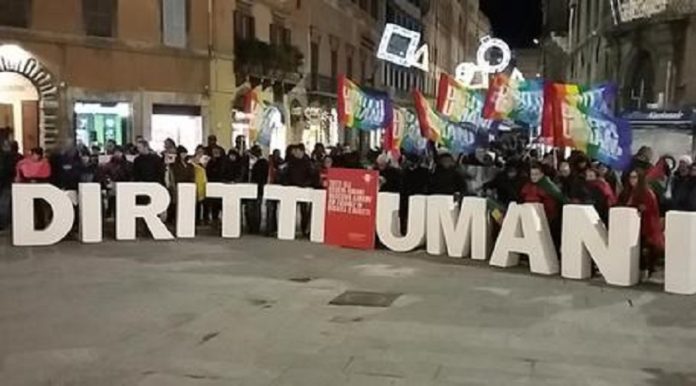 Gli operai della Perugina in piazza per la Giornata dei Diritti Umani