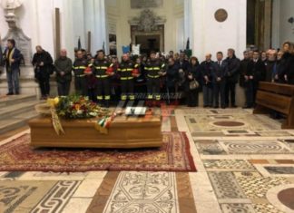 Duomo gremito per i funerali del sindaco di Spoleto