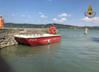 I Vigili del Fuoco evitano l’affondamento di una barca I Vigili del Fuoco evitano l'affondamento di una barca