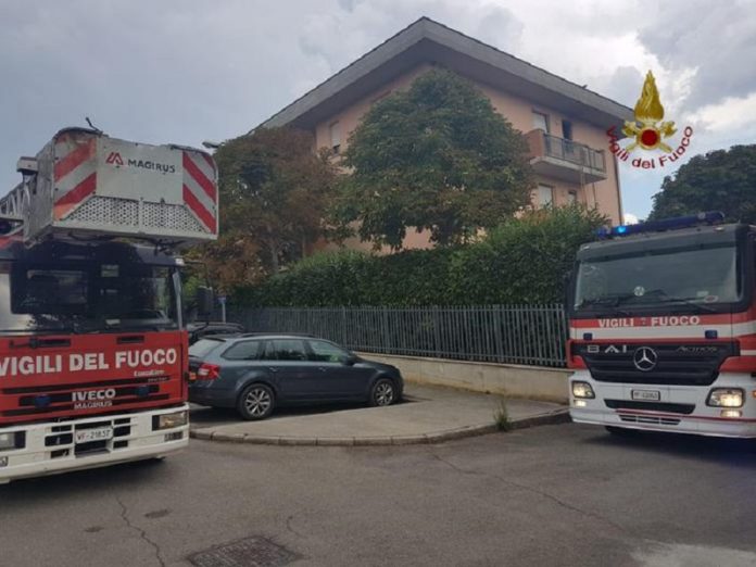 Donna gravemente ferita dopo l'incendio in casa