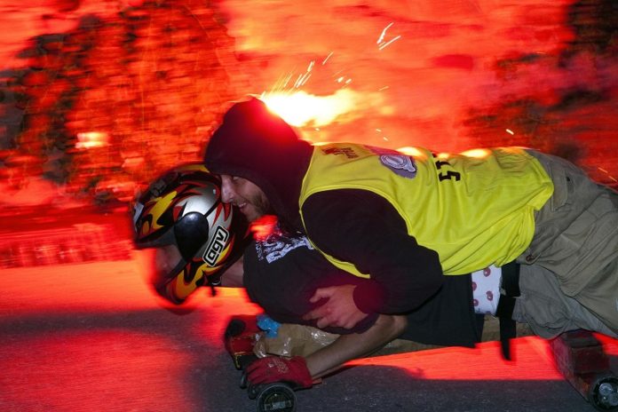 Paciano, adrenalina allo stato puro con la corsa dei carretti