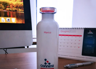 Connesi bandisce la plastica e regala borracce in alluminio ai dipendenti