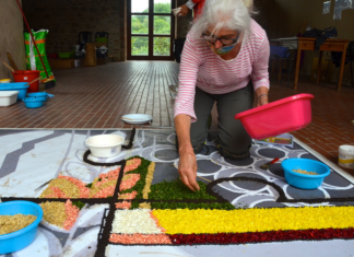 Paciano: Corpus Domini, un solo tappeto floreale per diciassette città