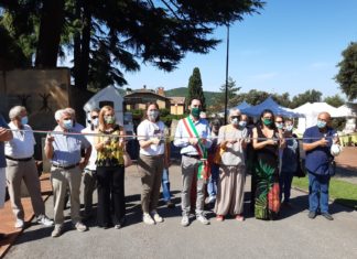 Paciano: Comune e associazioni tagliano il nastro del mercato a km zero