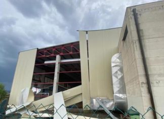 Maltempo: crollo al palazzetto dello sport di Trestina