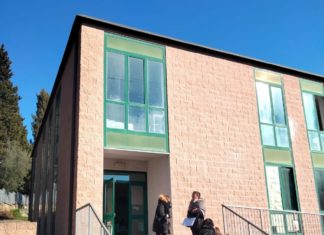 Lo ‘Stecchino’ della Bernardino di Betto al freddo: scatta la protesta di genitori e studenti