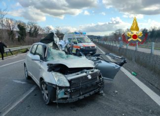 Fratta Todina, una donna estratta dalle lamiere dai vigili del fuoco