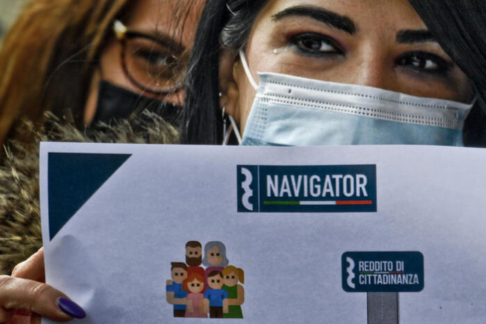 Navigator: protesta a Napoli in piazza del Plebiscito