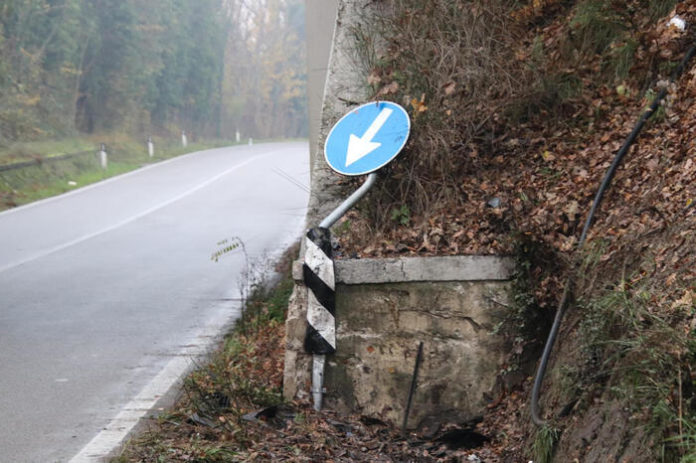 ++ Auto fuori strada in Umbria, quattro giovani morti ++