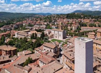 La città di Perugia vista attraverso i luoghi del Divin Pittore