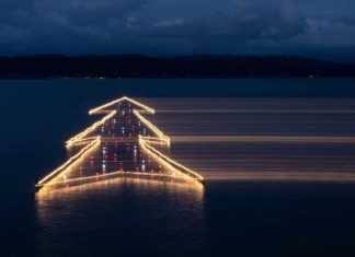“Luci sul Trasimeno”, a Castiglione del Lago decine di eventi intorno al maxi-albero di Natale sull’acqua