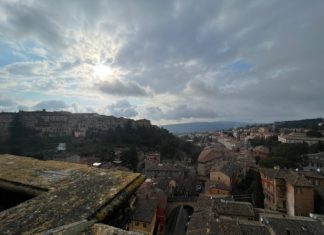 Perugia che splende dall’alto della Torre degli Sciri
