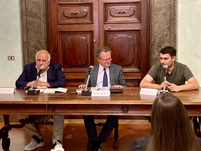1_Da sinistra Giuseppe Cerasa, Direttore de Le Guide di Repubblica; Roberto Morroni, Assessore Regione Umbria alle Politiche agricole e agroalimentari e Giulio Gigli, Chef del ristorante UNE, F