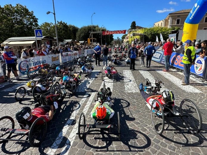 Il ciclismo paralimpico in festa con il trofeo 