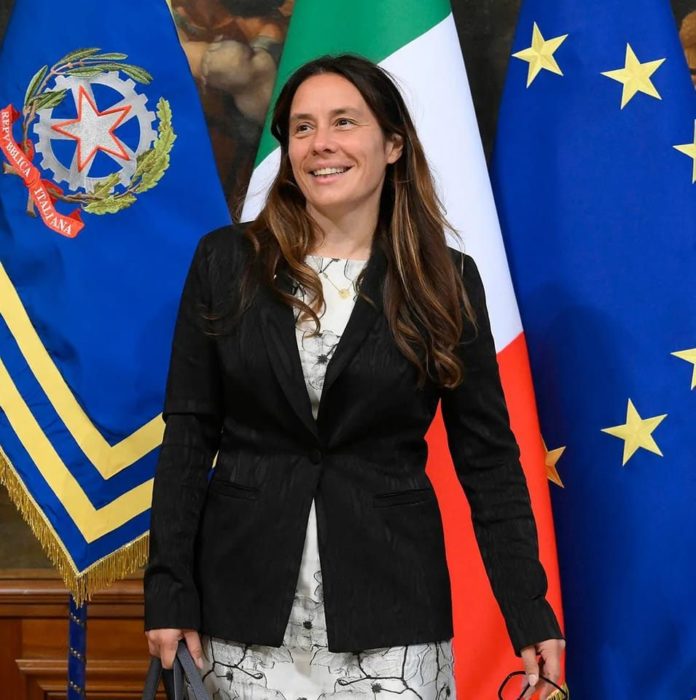 Il Ministro Locatelli presenta il fumetto 