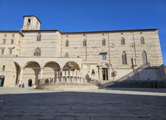 Cronaca rosa a Perugia nei secoli: visita al Caffè Sandri e passeggiata al Convento di Monteripido
