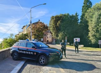 Scippa una donna, arrestato da un vigile del fuoco fuori servizio