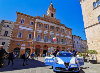 Cerca di truffare un’anziana ma viene sorpreso e bloccato dalla Polizia: arrestato