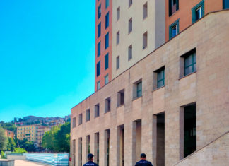 Lancia oggetti pericolosi contro una persona e un veicolo: denunciato