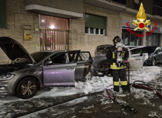 Terni, a fuoco due automobili