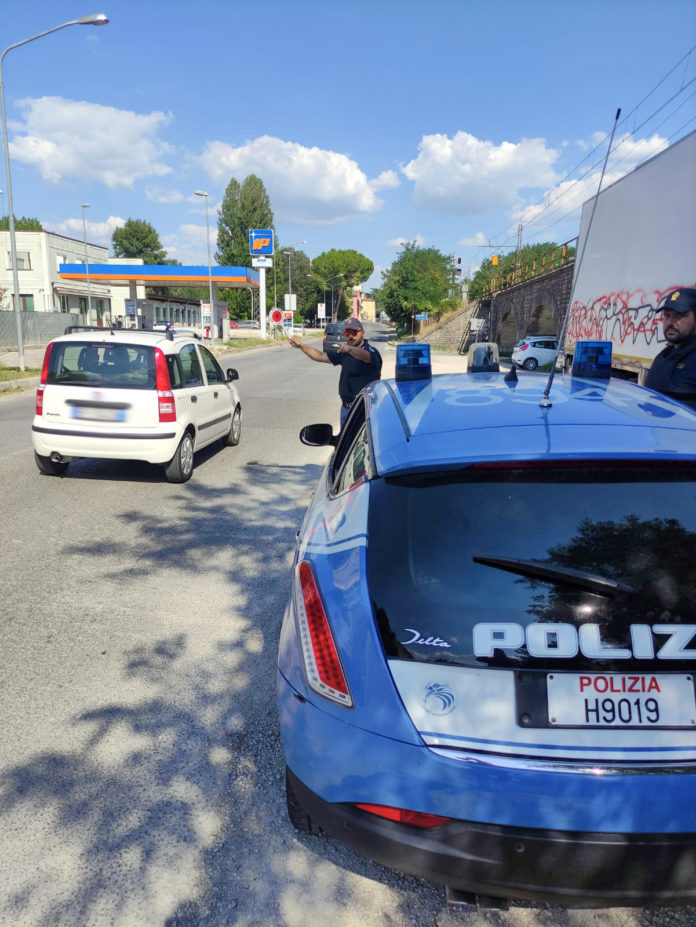 Città di Castello: controllati 70 veicoli e identificate 90 persone dalla Polizia di Stato